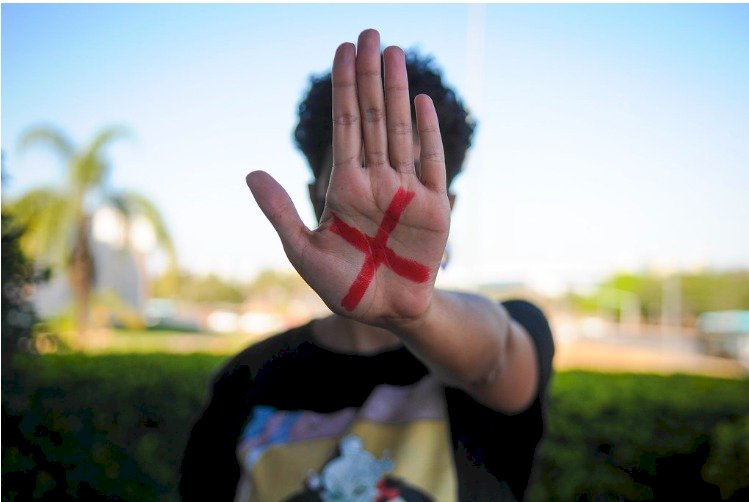 Projeto estimula mulheres a consultarem antecedentes criminais de parceiros